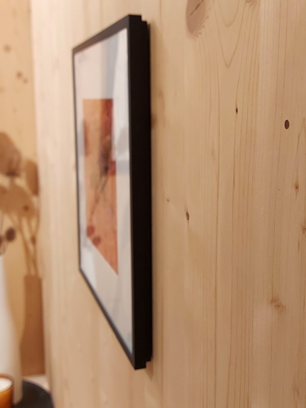 Detailaufnahme einer Innenwandverkleidung mit Holz. Neubau Einfamilienhaus Gelnhausen